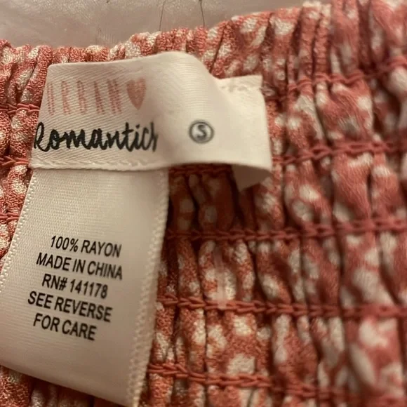 Pink skirt with shorts - Picture 4 of 5